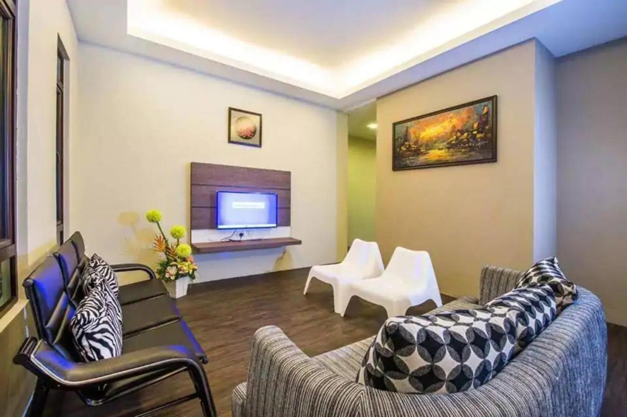 Capital O 90088 Mbp Leisure Resort Batu Pahat Esterno foto