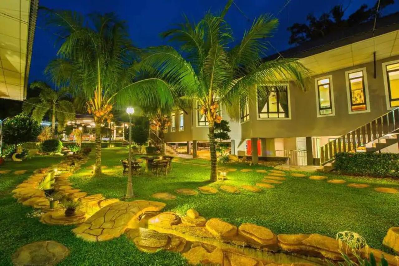 Capital O 90088 Mbp Leisure Resort Batu Pahat Esterno foto