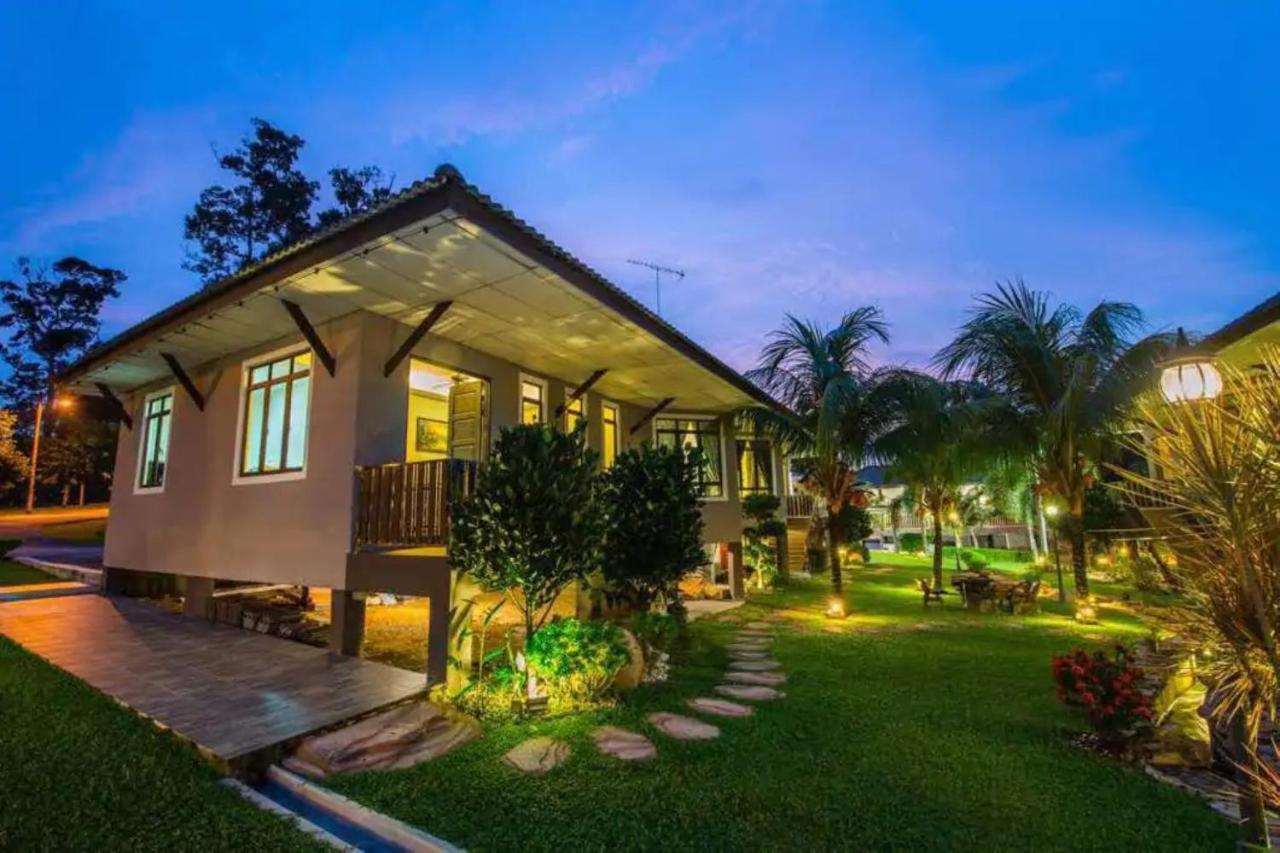 Capital O 90088 Mbp Leisure Resort Batu Pahat Esterno foto